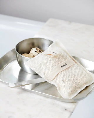 Washandje Rosemary 140gr van Meraki, toegepast in een rustige badkameromgeving