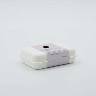 Zeepbar Mangosteen 100gr van Meraki, in een gestileerde detailopstelling