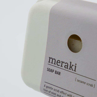 Zeepbar Sesam scrub 100gr van Meraki, met etiket en verpakking duidelijk zichtbaar