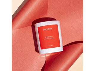 Love potion Armonica geurkaars van Mia Colonia, samen met de herkenbare cadeauverpakking