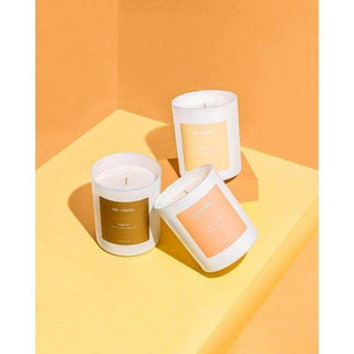 Sunkissed Armonica geurkaars van Mia Colonia, samen met de herkenbare cadeauverpakking
