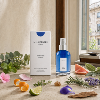 Cold Water homespray met eucalyptus, munt, citrus, lavendel, iris en ceder in een frisse Europese woonsetting