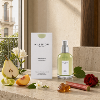 Fresia e Pera homespray met peer, appel, perzik, fresia, roos, rabarber en amber in een Milanese woonsetting