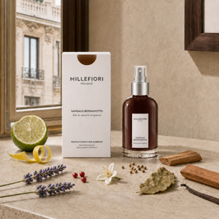 Sandalo Bergamotto homespray met bergamot, lavendel, citroen, jasmijn, sandelhout en vanille in een Milanese setting