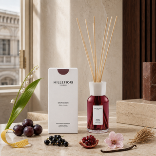 Milano Reed Diffuser Grape Cassis met druif, cassis, granaatappel, perzikbloesem, vanille en vetiver