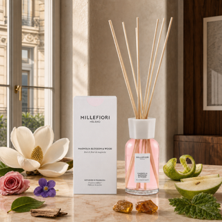 Milano Reed Diffuser Magnolia Blossom & Wood met bergamot, appel, magnolia, roos, viooltje en sandelhout
