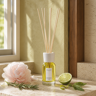 Milano Reed Diffuser 100 ml Lemon Grass van Millefiori, toegepast in een sfeervolle interieursetting