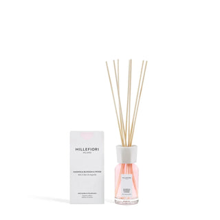 Milano Reed Diffuser 100 ml Magnolia Blossom & Wood van Millefiori, duidelijk als hoofdfoto afgebeeld