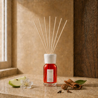 Milano Reed Diffuser 100 ml Mela & Cannella van Millefiori, toegepast in een sfeervolle interieursetting