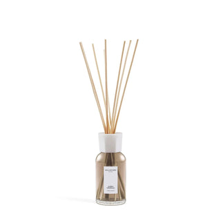 Milano Reed Diffuser 250 ml Ambra Minerale van Millefiori, vanuit een aanvullend productaanzicht