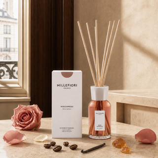 Milano Reed Diffuser 250 ml Rose Espresso van Millefiori, toegepast in een sfeervolle interieursetting