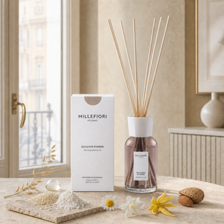 Milano Reed Diffuser 250 ml Silk & Rice Powder van Millefiori, toegepast in een sfeervolle interieursetting