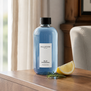 Milano Refill 250 ml Blue Posidonia navulfles in een rustige woning met bijpassende geurnoten.