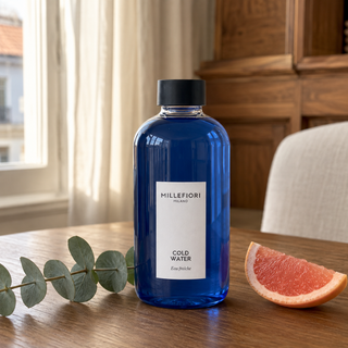 Milano Refill 250 ml Cold Water navulfles in een rustige woning met bijpassende geurnoten.