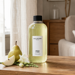 Milano Refill 250 ml Fresia e Pera navulfles in een rustige woning met bijpassende geurnoten.