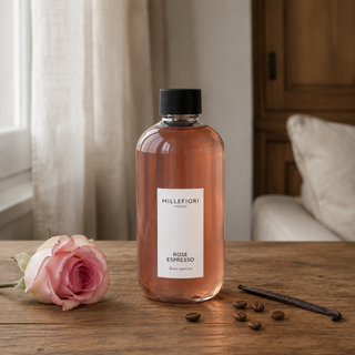Milano Refill 250 ml Rose Espresso navulfles in een rustige woning met bijpassende geurnoten.