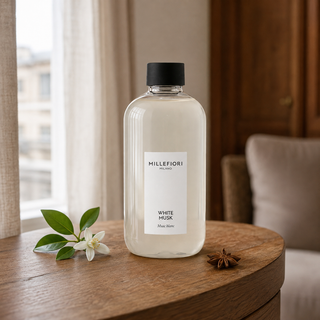 Milano Refill 250 ml White Musk navulfles in een rustige woning met bijpassende geurnoten.