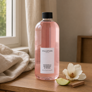 Milano Refill 500 ml Magnolia Blossom & Wood van Millefiori in een Europees interieur met magnolia, groene appel en sandelhout.