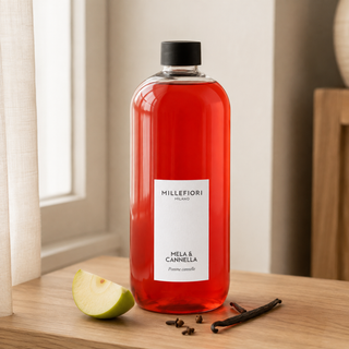 Milano Refill 500 ml Mela & Cannella van Millefiori in een Europees interieur met groene appel, kruidnagel en vanille.