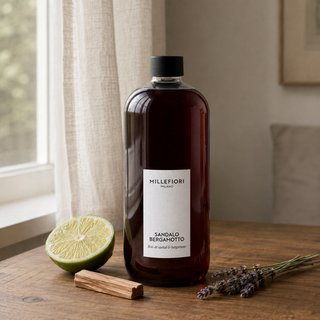 Milano Refill 500 ml Sandalo Bergamotto van Millefiori in een Europees interieur met bergamot, sandelhout en lavendel.