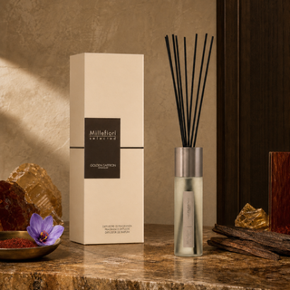 Selected geurstokjes Golden Saffron 100ml van Millefiori, toegepast in een sfeervolle interieursetting