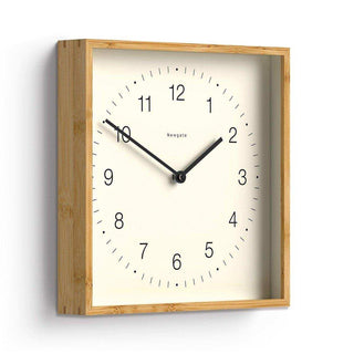 Fiji wandklok Bamboo numbers 30cm van Newgate, schuin van voren als duidelijke productfoto