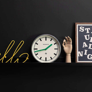 Luggage wall clock green 30cm - Het Adres