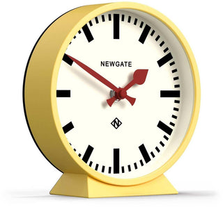 M tafelklok Railway geel 16cm van Newgate, van bovenaf met vorm en indeling zichtbaar