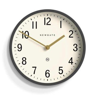 Master Edwards wandklok grijs 30cm van Newgate, recht van voren als duidelijke productfoto