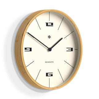 Mauritius wandklok Bamboo lines 38cm van Newgate, schuin van voren als duidelijke productfoto