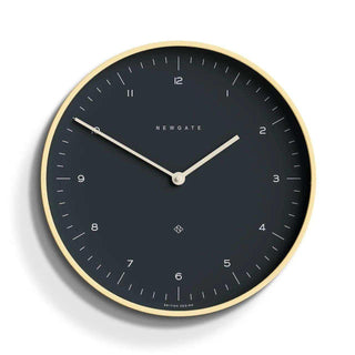 Mr Clarke wandklok donkergrijs 40cm van Newgate, recht van voren als duidelijke productfoto