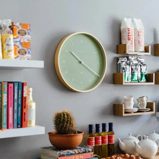 Mr Clarke wandklok groen 40cm van Newgate, geplaatst in een stijlvolle werk- of woonomgeving