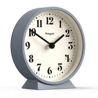 Theater tafelklok Navy 16cm van Newgate, schuin van voren als duidelijke productfoto