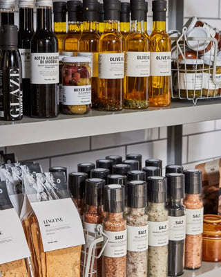 90x200cm van Nicolas Vahe, in een culinaire setting met bijpassende ingrediënten
