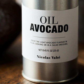 Avocado olie 250ml van Nicolas Vahe, met etiket en verpakking van dichtbij zichtbaar