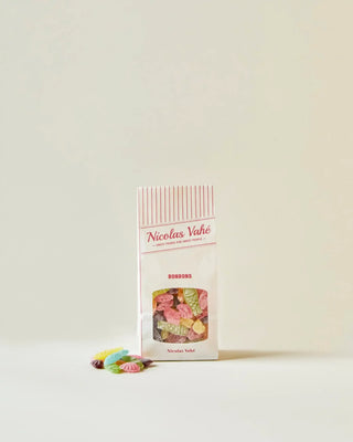 Bessen snoepjes 150g van Nicolas Vahe, in een culinaire setting met bijpassende ingrediënten