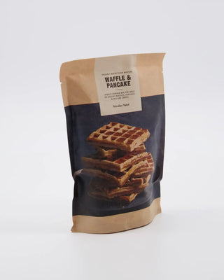 Biologische wafel en pannenkoekenmix 300g van Nicolas Vahe, met materiaal en afwerking van dichtbij zichtbaar