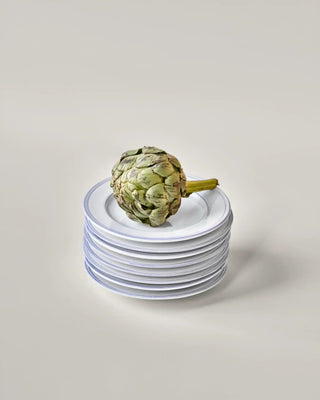 Bistro bord blauw 21cm - set van 2 van Nicolas Vahe, in een culinaire setting met bijpassende ingrediënten