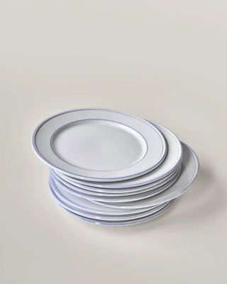 Bistro bord blauw 27cm - set van 2 van Nicolas Vahe, in een culinaire setting met bijpassende ingrediënten