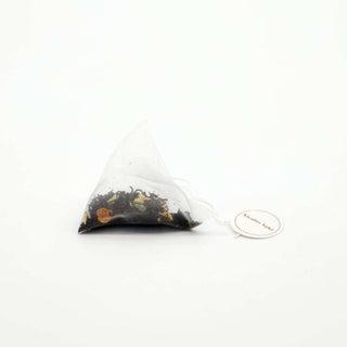 Black tea Quince en lemon van Nicolas Vahe, van bovenaf met vorm en indeling zichtbaar