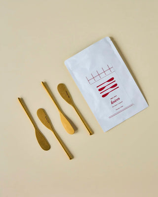 Botermes Daily Antiek goud - 4 stuks van Nicolas Vahe, in een culinaire setting met bijpassende ingrediënten