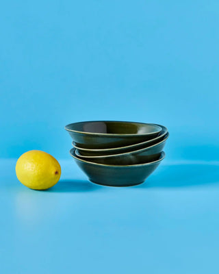 Bowls Hala Groen 17cm - 4 stuks van Nicolas Vahe, in een culinaire setting met bijpassende ingrediënten