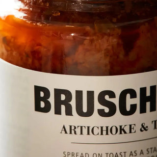 Bruschetta artisjok en tomaat van Nicolas Vahe, met etiket en verpakking van dichtbij zichtbaar