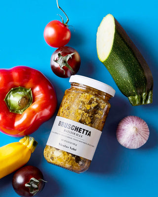 Bruschetta Ratatouille – 185 g van Nicolas Vahe, in een culinaire setting met bijpassende ingrediënten