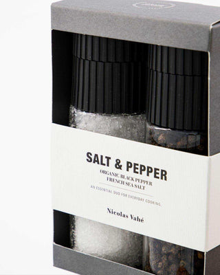 Cadeaubox Salt & Organic Pepper van Nicolas Vahe, vanuit een aanvullend aanzicht van de cadeauset