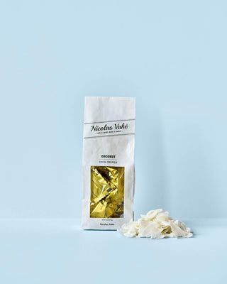 Cocoa truffle Coconut – 110g van Nicolas Vahe, in een culinaire setting met bijpassende ingrediënten