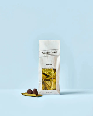 Cocoa truffle Popcorn – 110g van Nicolas Vahe, in een culinaire setting met bijpassende ingrediënten