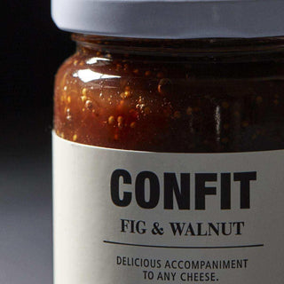 Confituur vijg en walnoot van Nicolas Vahe, van dichtbij met etiket en productdetails zichtbaar