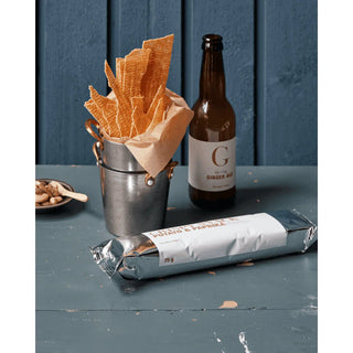 Crispy snack Potato & Paprika van Nicolas Vahe, in een culinaire setting met bijpassende ingrediënten
