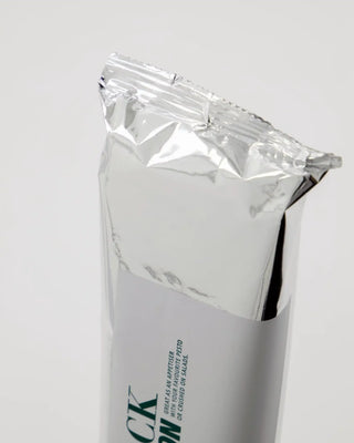 Crispy snack Sour cream & onion 75g van Nicolas Vahe, in een gestileerde productopstelling